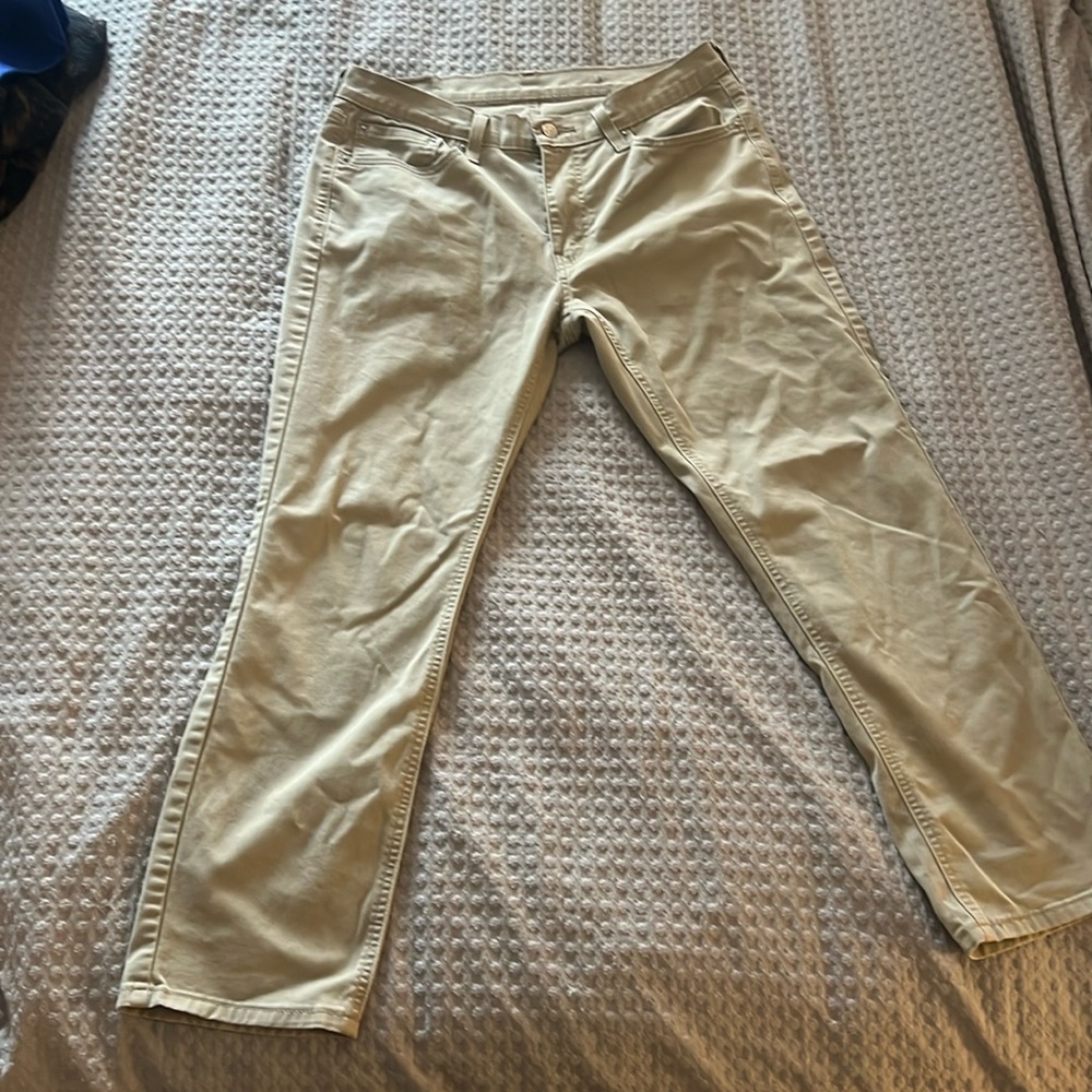 Levi 541 32x30 Khaki pants